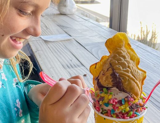 Ice cream crawl, girl eating ice cream. MamiTalks.com
